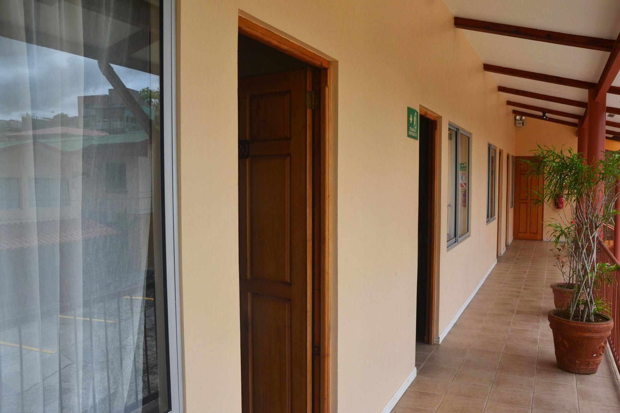 Hotel La Villa Quesada  Екстер'єр фото